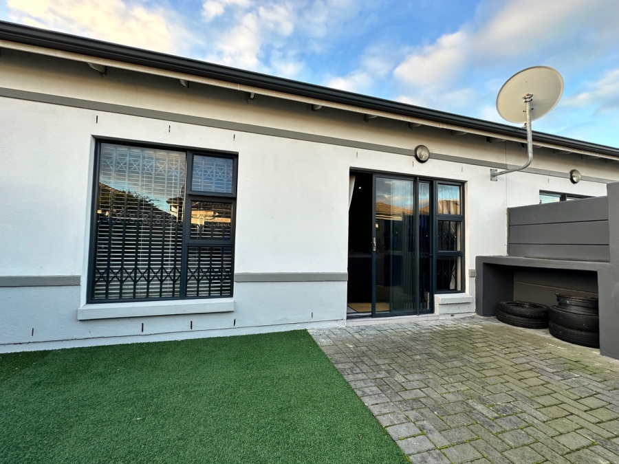3 Bedroom Property for Sale in Table View Western Cape